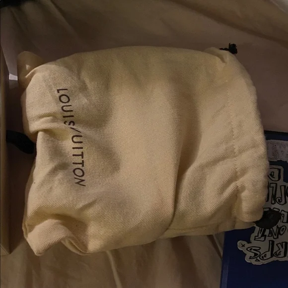 Louis Vuitton Black and Cream Box - Picture 3 of 5